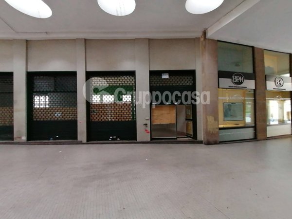 locale commerciale in affitto a Magenta