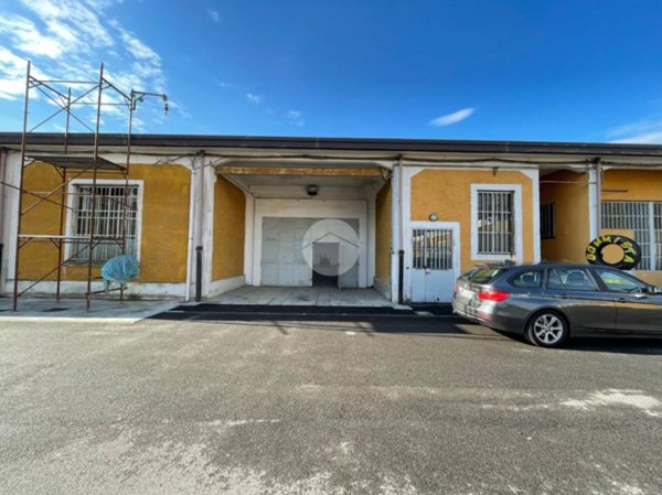 locale commerciale in affitto a Magenta