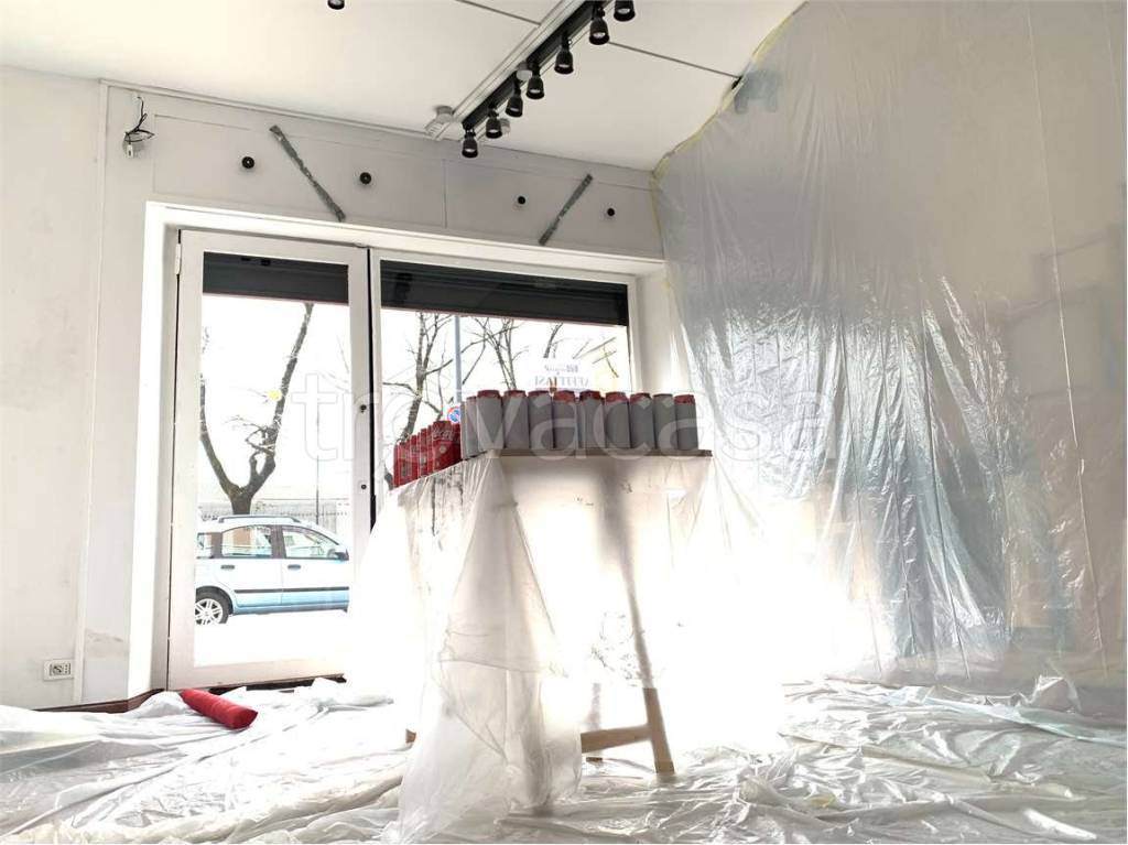 negozio in affitto a Magenta