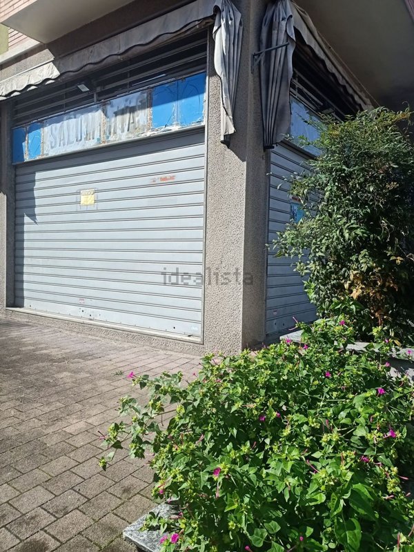 locale commerciale in affitto a Magenta