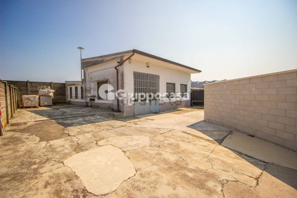 locale di sgombero in affitto a Magenta