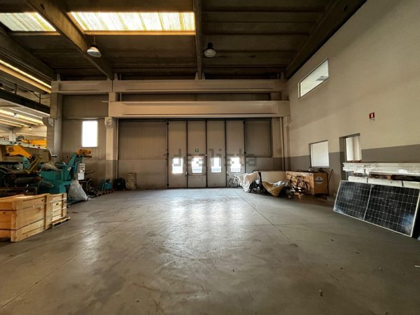 capannone in affitto a Magenta