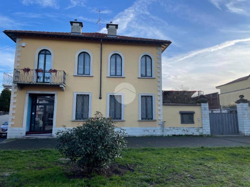 negozio in affitto a Magenta