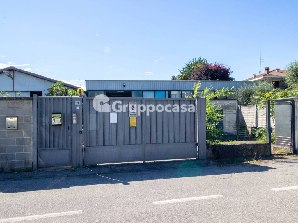 locale commerciale in affitto a Magenta