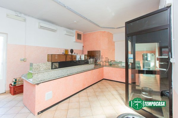 locale commerciale in affitto a Magnago