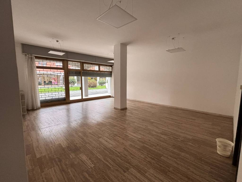 negozio in affitto a Magnago