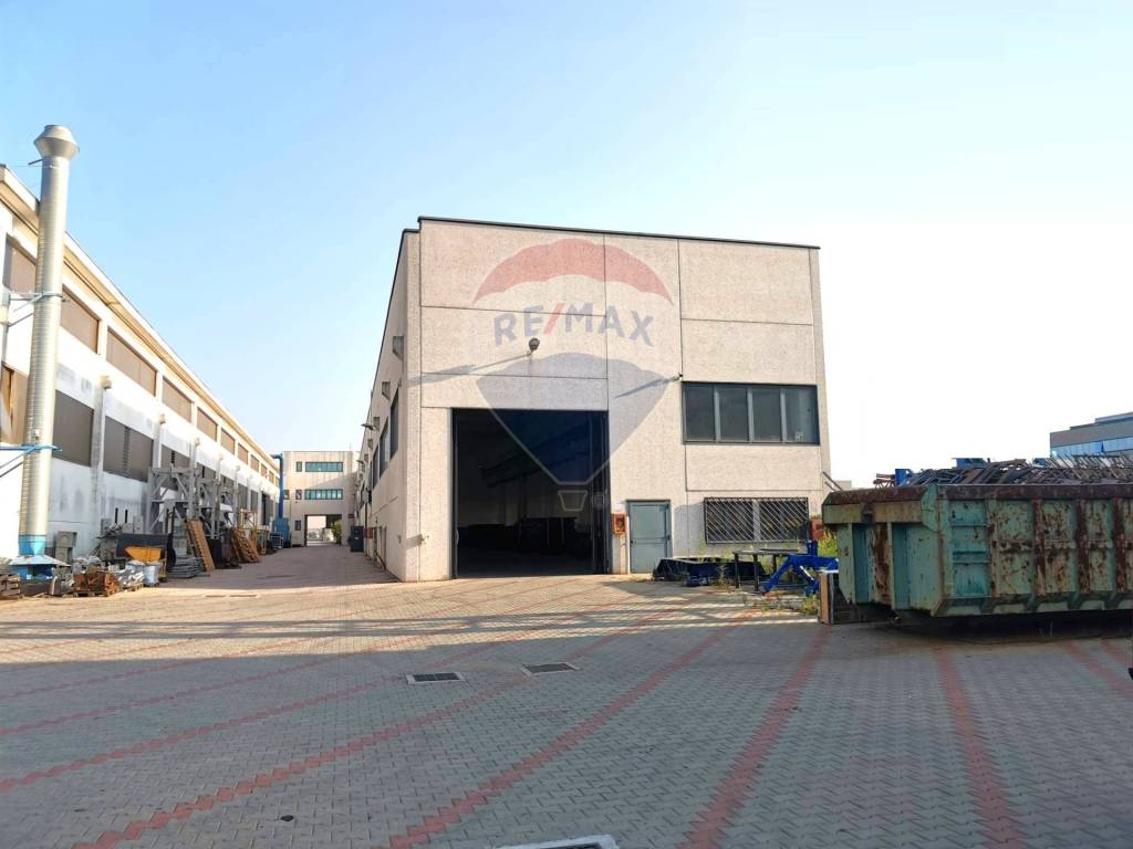 locale commerciale in affitto a Magnago