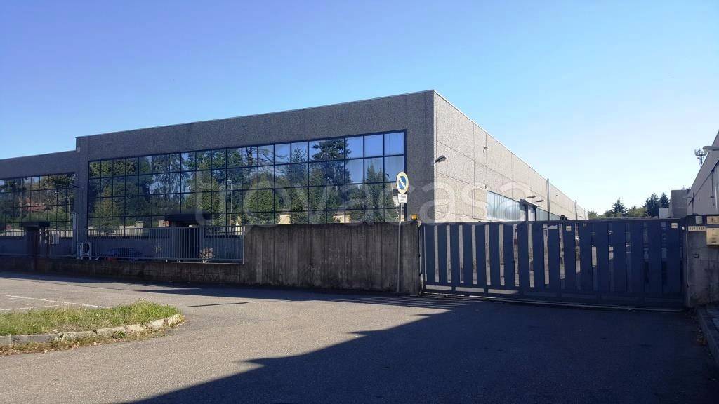 locale commerciale in affitto a Magnago