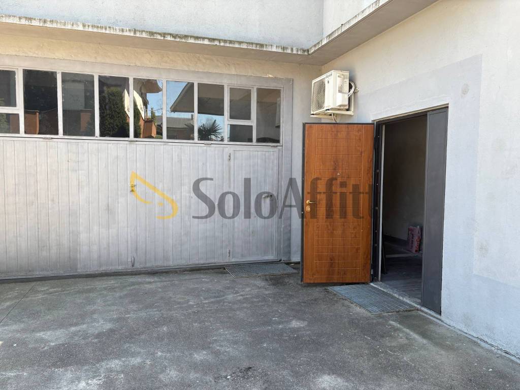 negozio in affitto a Magnago in zona Bienate