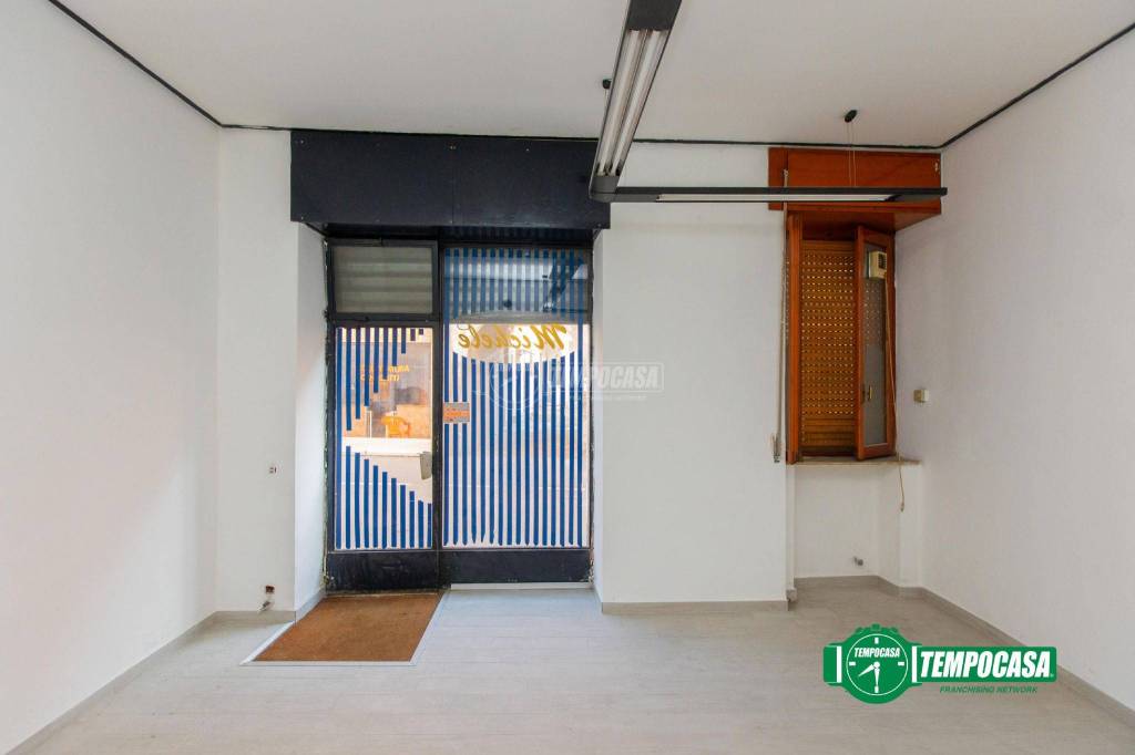 negozio in affitto a Magnago