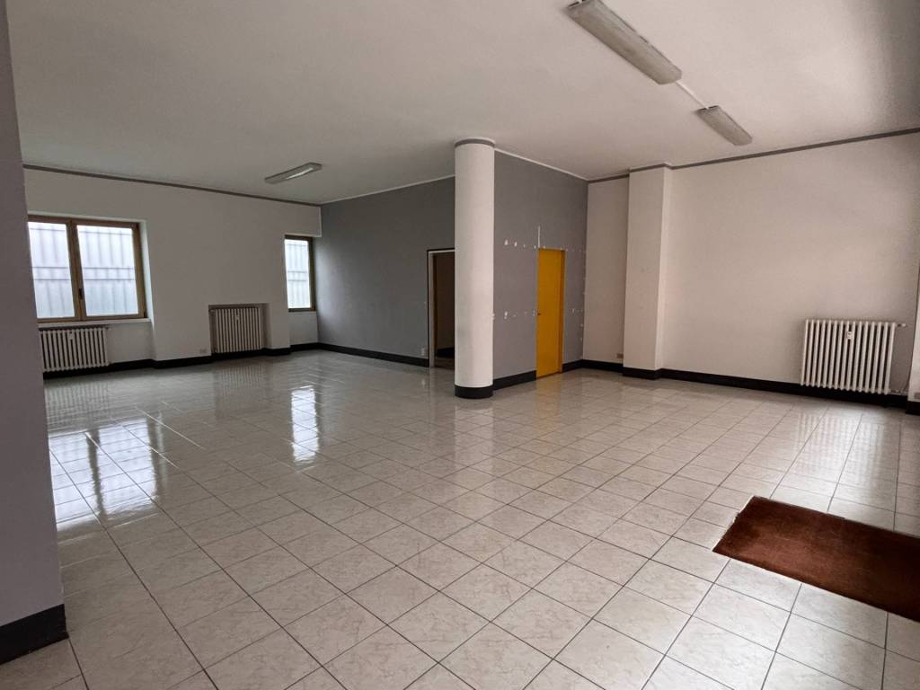 negozio in affitto a Magnago