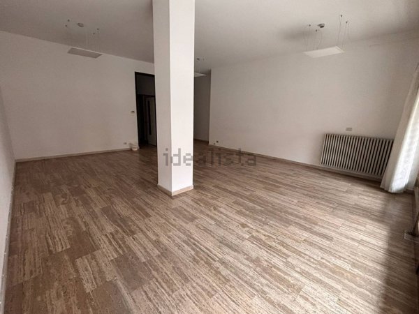 locale commerciale in affitto a Magnago