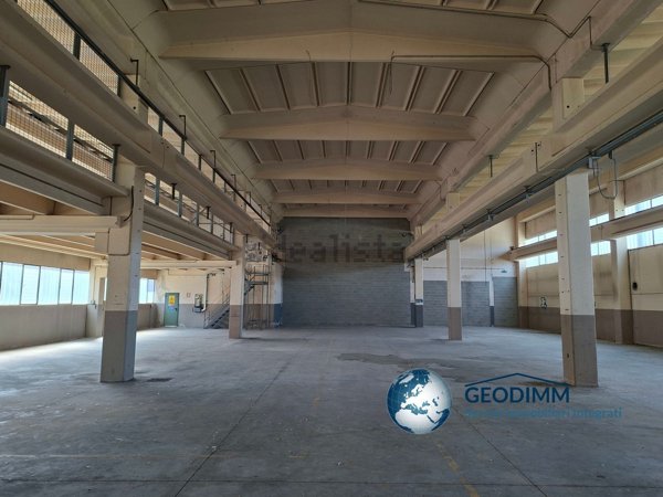 capannone in affitto a Magnago