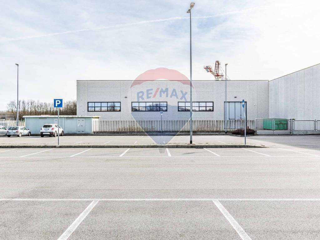 locale commerciale in affitto a Magnago