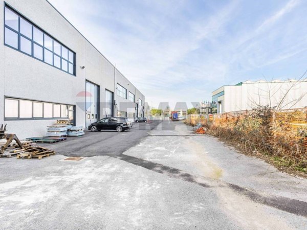 locale commerciale in affitto a Magnago in zona Bienate