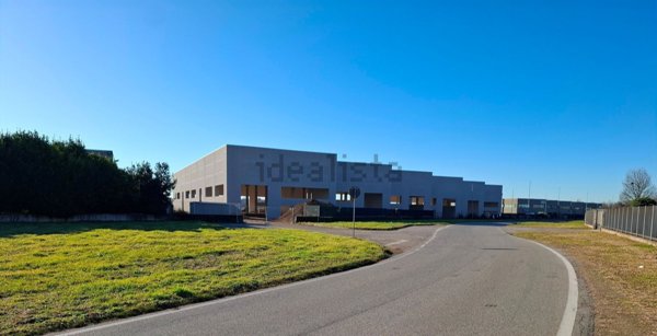 capannone in affitto a Magnago