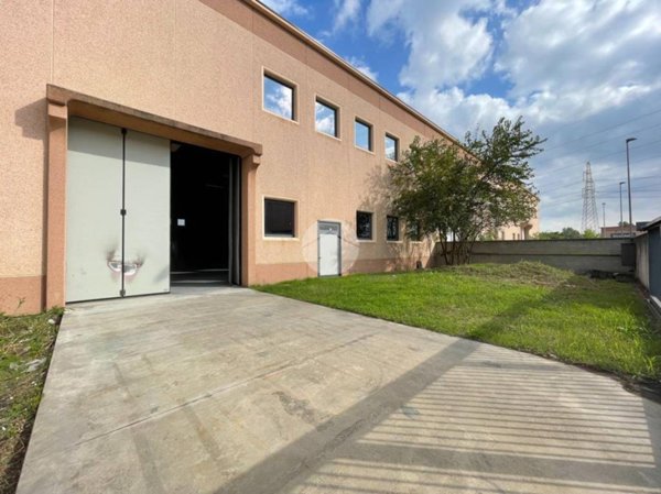 locale commerciale in affitto a Marcallo con Casone in zona Marcallo