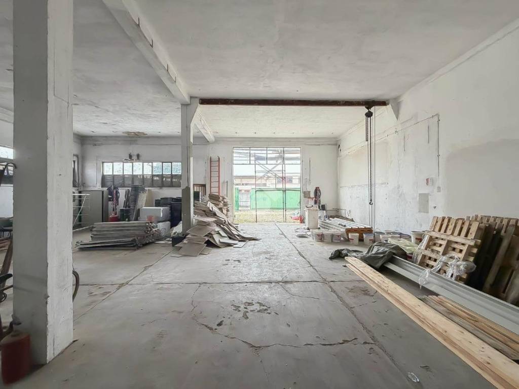 capannone in affitto a Mediglia