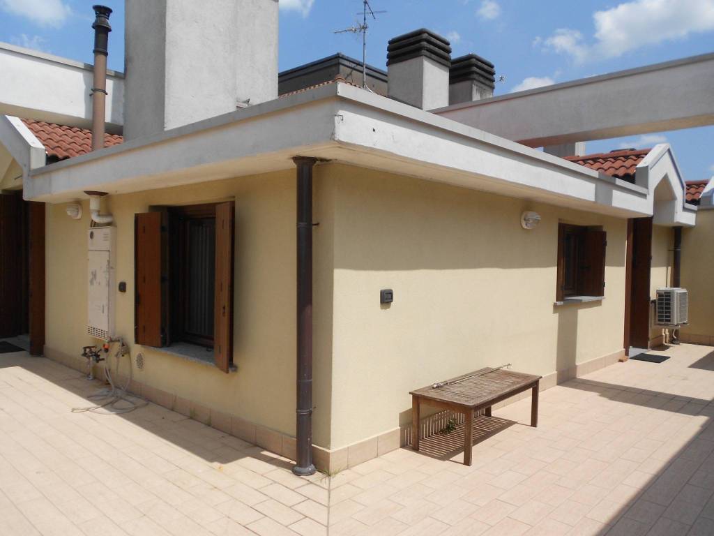 appartamento in affitto a Mediglia in zona Bettolino