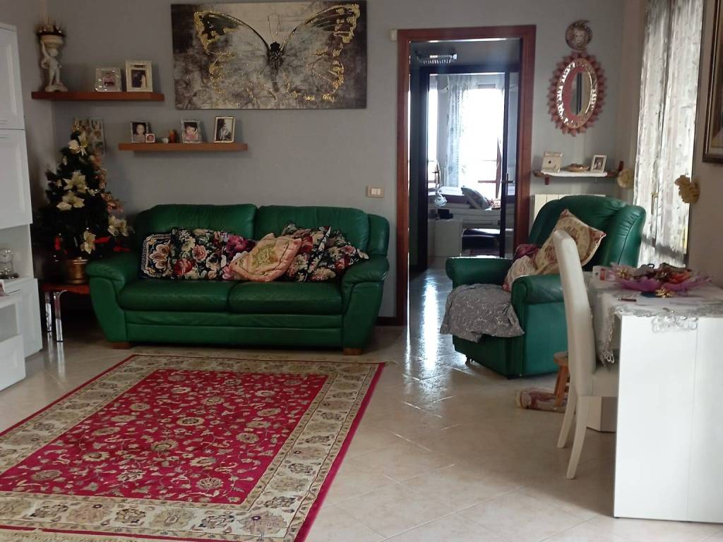 appartamento in affitto a Mediglia in zona Bettolino