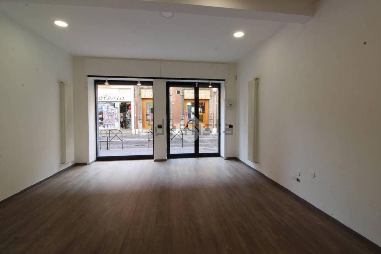 locale commerciale in affitto a Melegnano