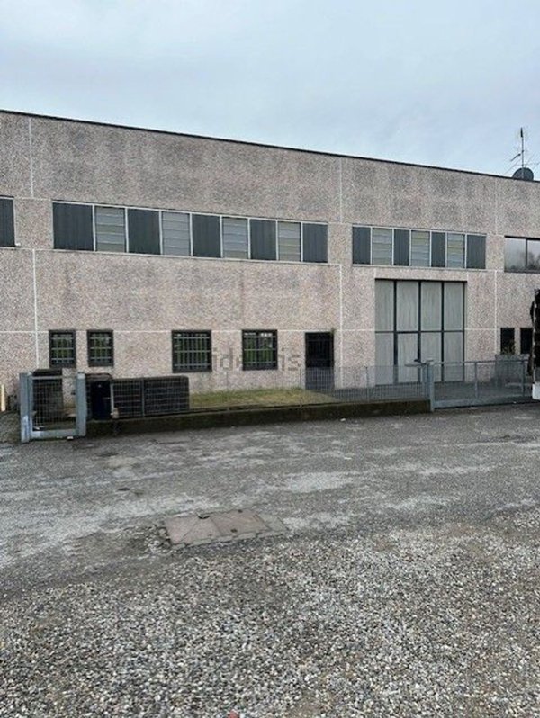 capannone in affitto a Melegnano