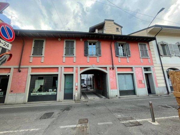 negozio in affitto a Melegnano