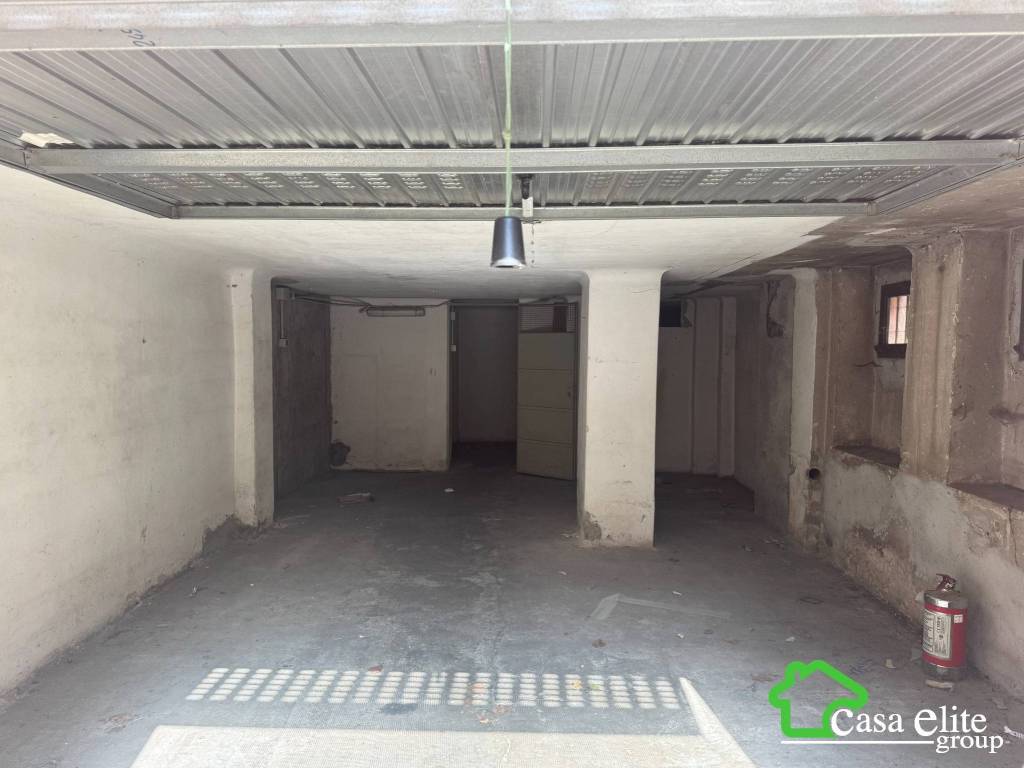 locale commerciale in affitto a Melegnano