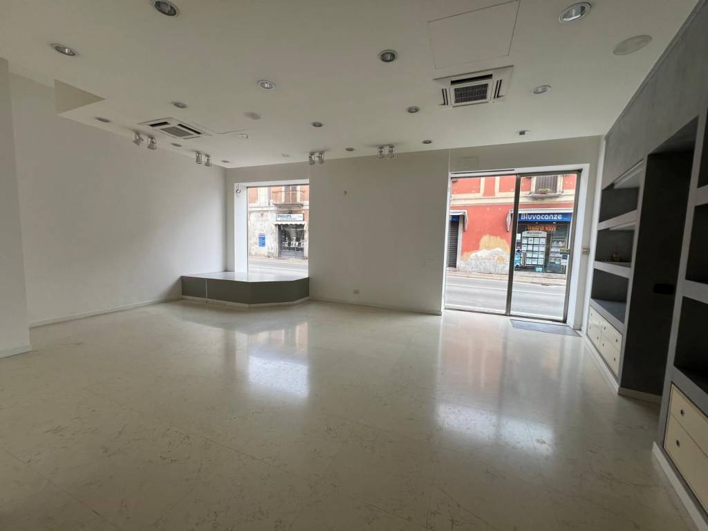 negozio in affitto a Melegnano