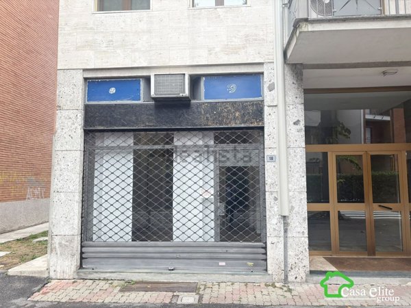 locale commerciale in affitto a Melegnano