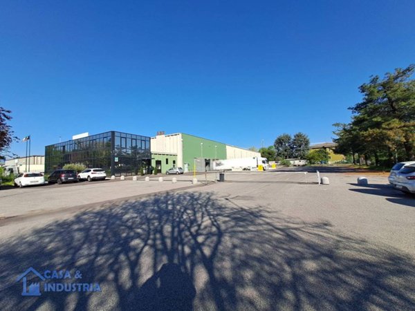 locale commerciale in affitto a Melzo