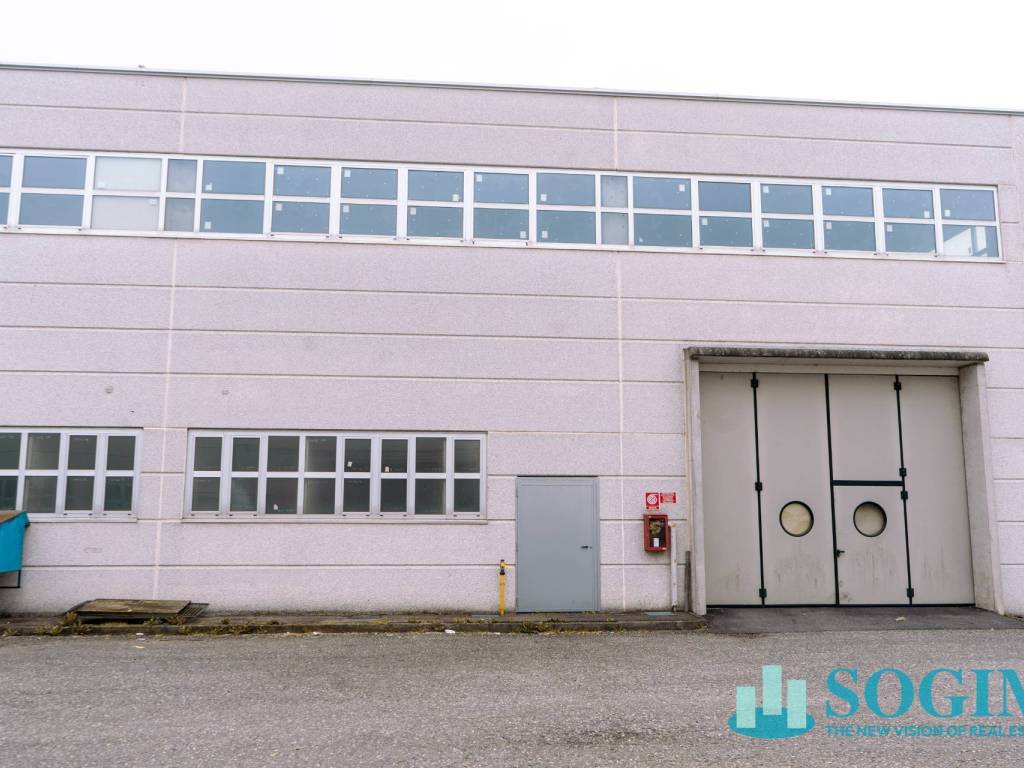 locale commerciale in affitto a Melzo