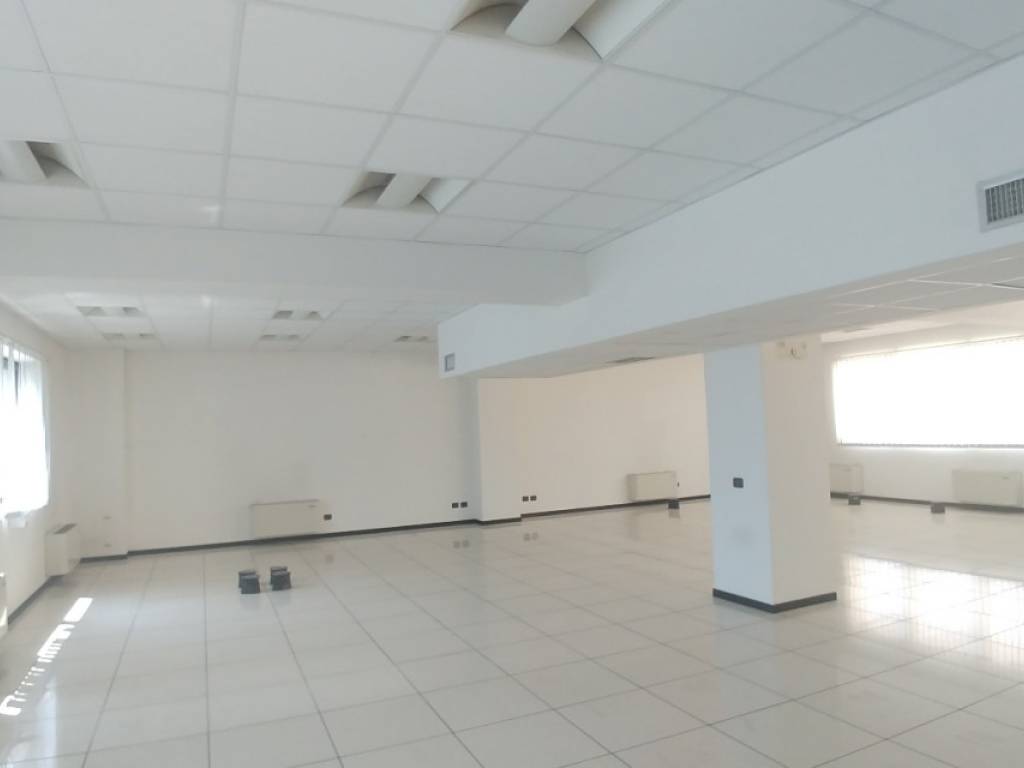 intera palazzina in affitto a Milano in zona Gallaratese