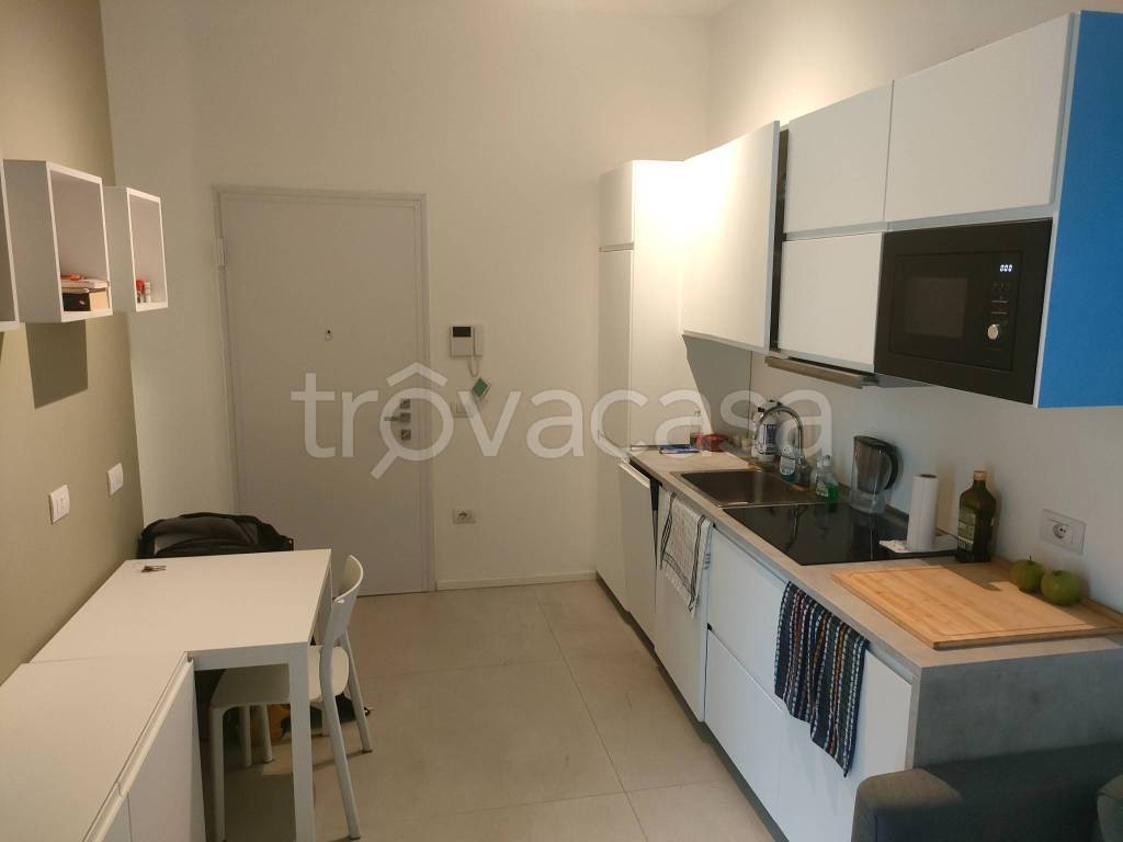 appartamento in affitto a Milano in zona Famagosta