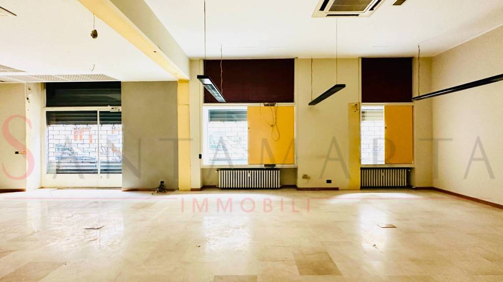 negozio in affitto a Milano