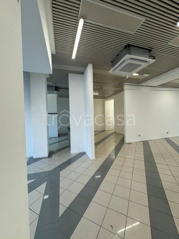 negozio in affitto a Milano in zona Porta Romana