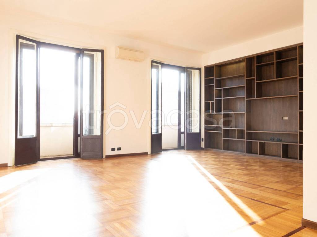 appartamento in affitto a Milano in zona Porta Nuova
