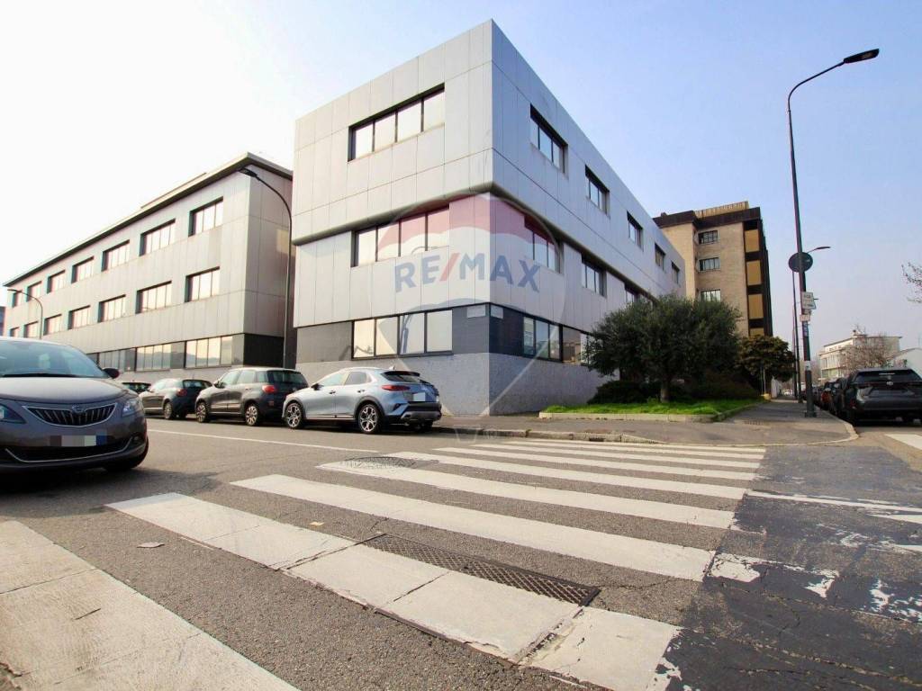 intera palazzina in affitto a Milano in zona Trenno