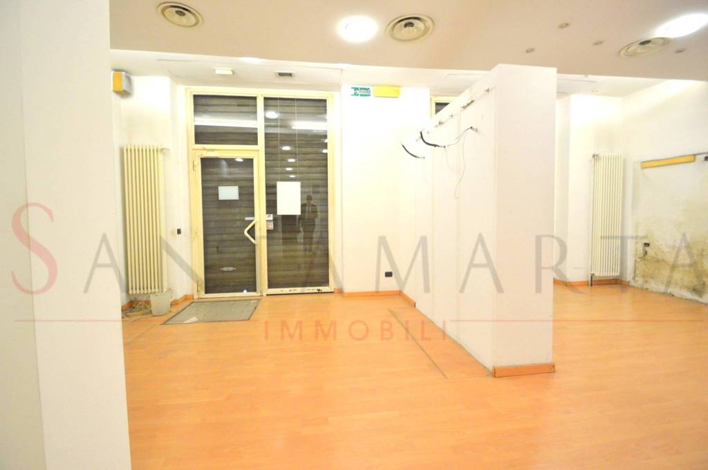 negozio in affitto a Milano