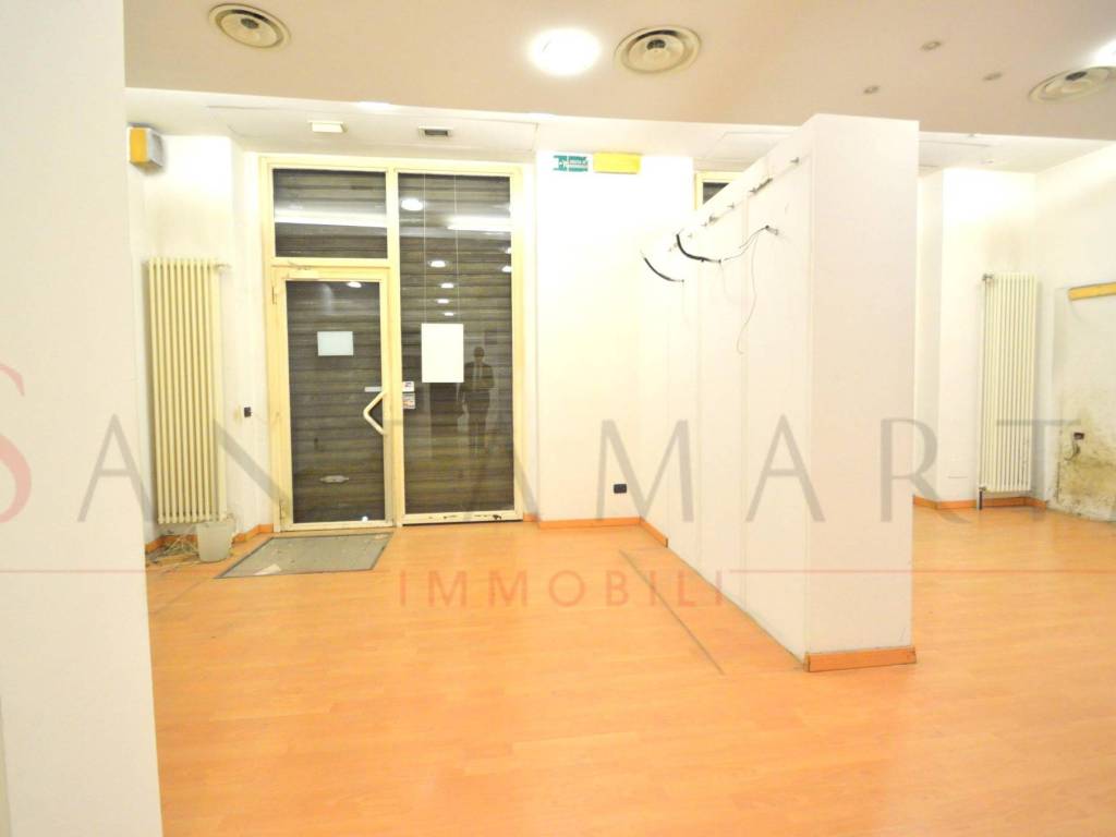 negozio in affitto a Milano