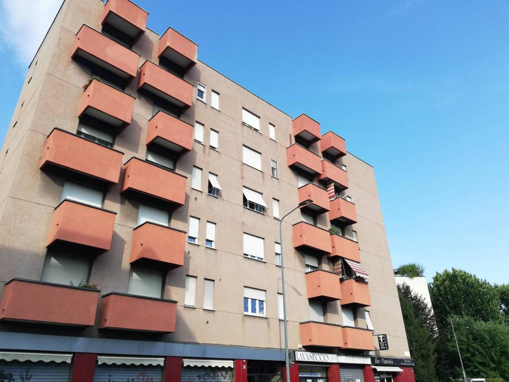 locale di sgombero in affitto a Milano in zona Lambrate