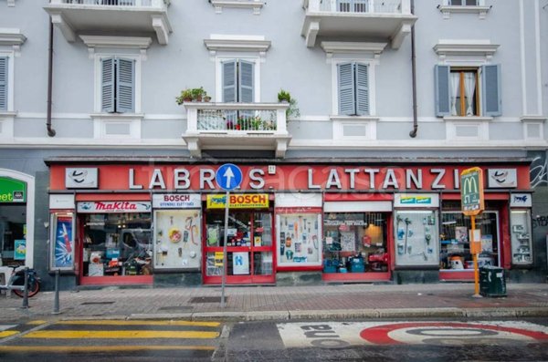 negozio in affitto a Milano