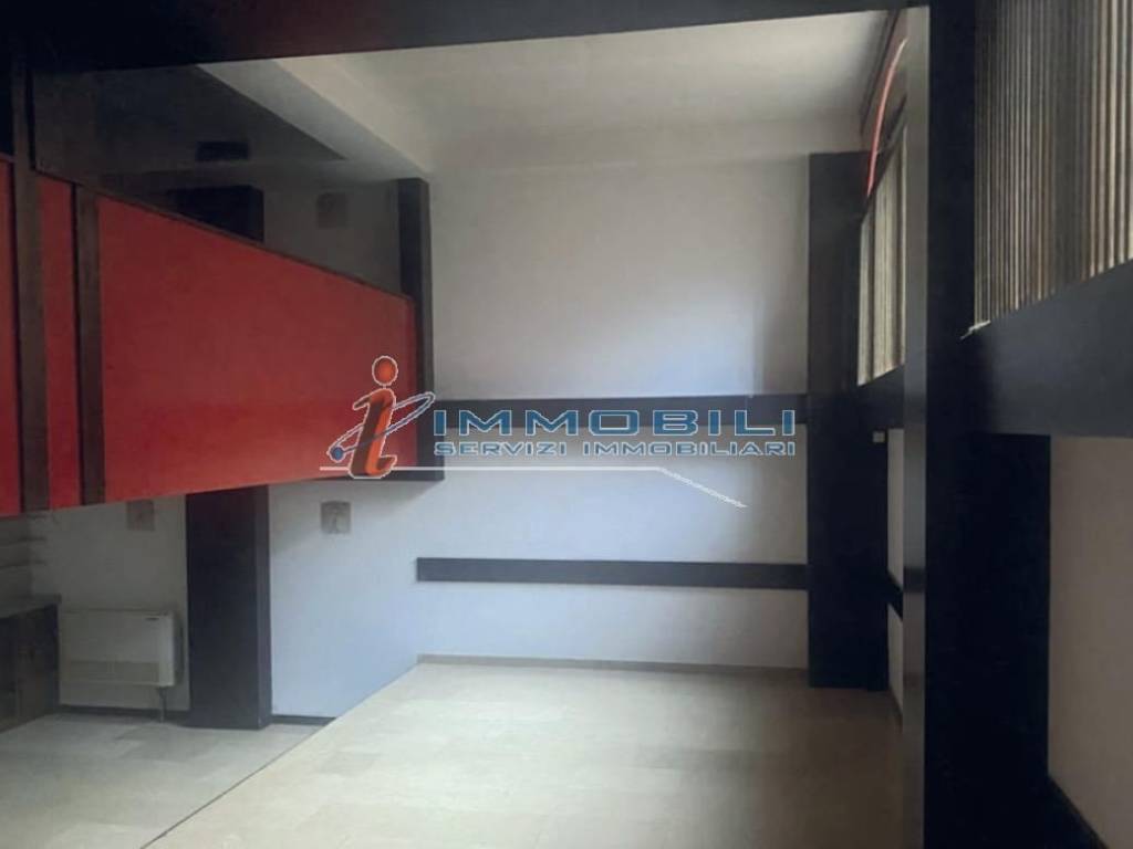 negozio in affitto a Milano in zona Centro Direzionale