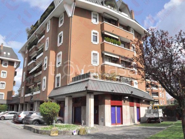 negozio in affitto a Milano in zona Gallaratese