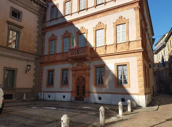 intera palazzina in affitto a Milano in zona Centro Storico