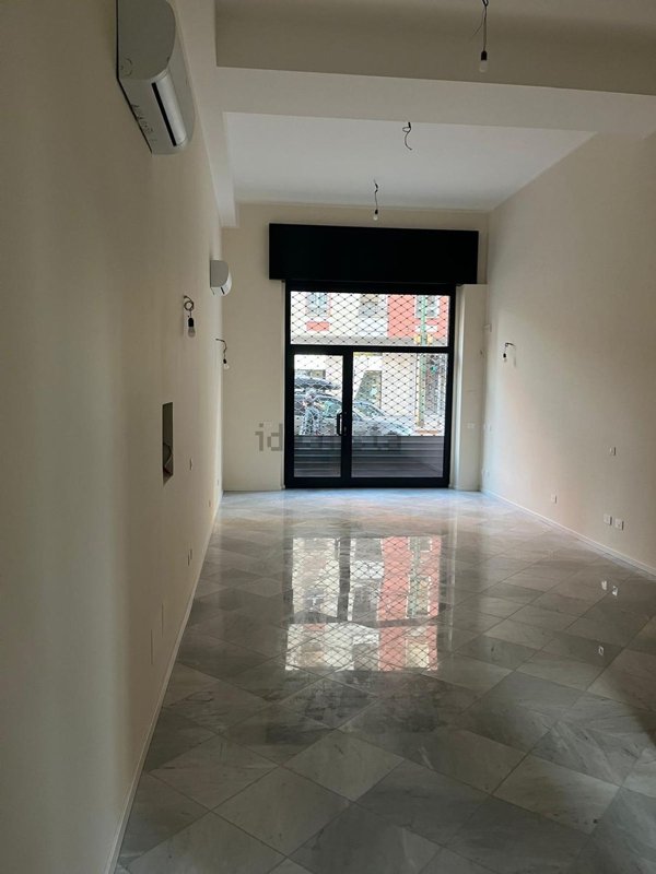 negozio in affitto a Milano in zona Centro Direzionale