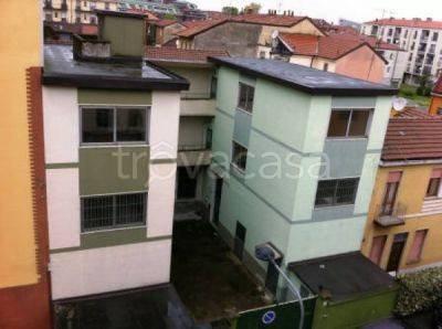 locale commerciale in affitto a Milano in zona Ponte Lambro