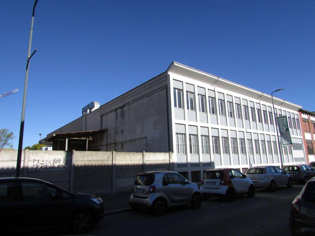 negozio in affitto a Milano in zona Vigentino