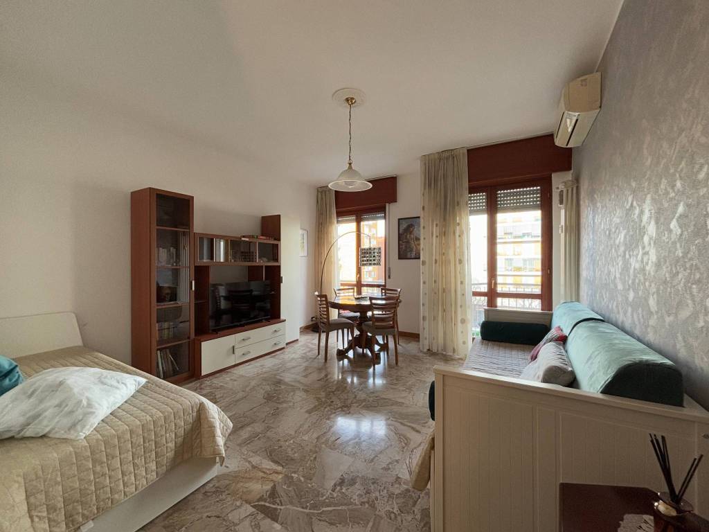 appartamento in affitto a Milano in zona Famagosta