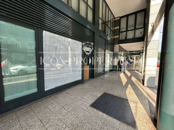 negozio in affitto a Milano in zona Rembrandt